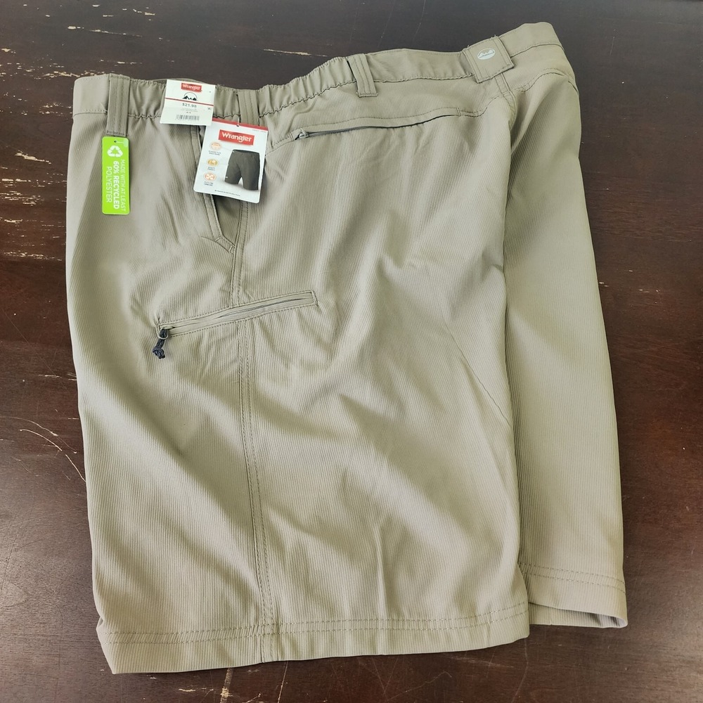 Men's Wrangler Performance Side Elastic Utility Short Size 44 Relaxed Fit Flex